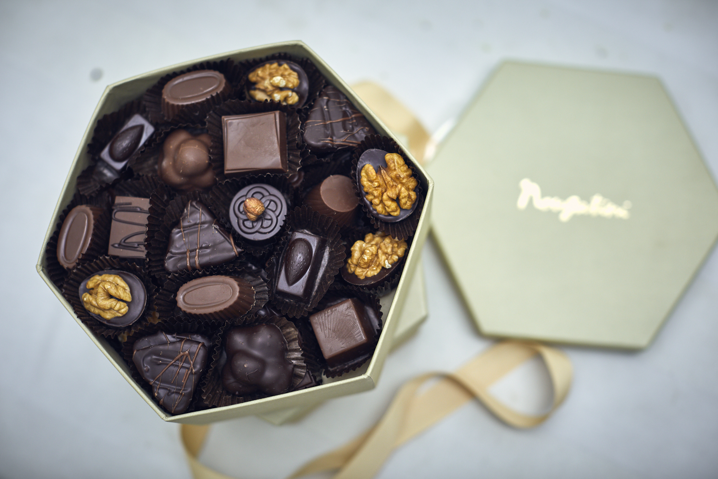 THE BENEFITS OF THE HEXAGON BOX